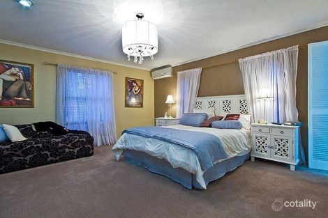 Property photo of 3 Esmeralda Court Carindale QLD 4152