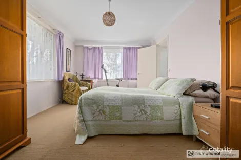 Property photo of 7 De Lisle Place West Bathurst NSW 2795