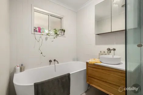 Property photo of 26 Robb Drive Romsey VIC 3434