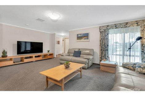 Property photo of 28 McKenzie Crescent Hoppers Crossing VIC 3029