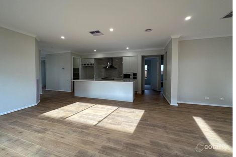 55 Hawkestone St, Melton South, VIC 3338