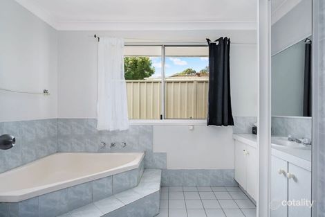 Property photo of 10 Wignell Place Mount Annan NSW 2567