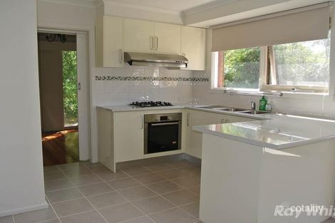 8 Mavista Ave, Glen Waverley, VIC 3150