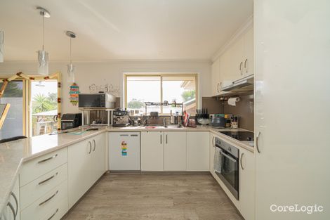 Property photo of 37 Jarryd Crescent Berwick VIC 3806