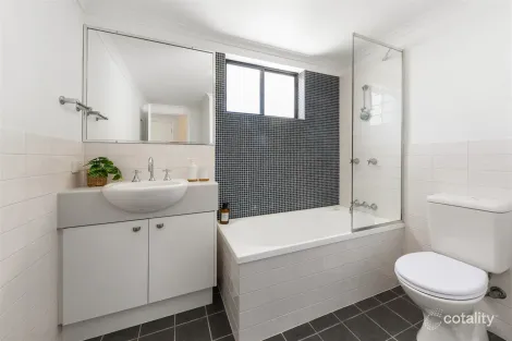 Property photo of 26/11 Kitchener Street Coorparoo QLD 4151