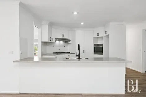 Property photo of 22 Lakeside Drive Wallan VIC 3756