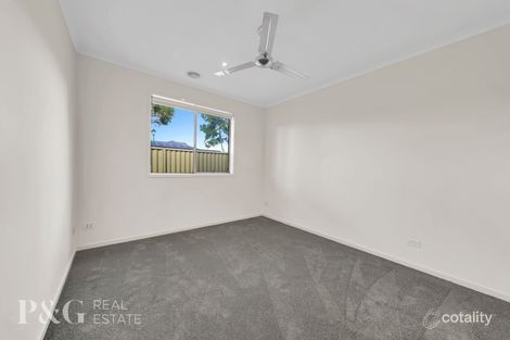 Property photo of 3 Greenaway Terrace Cranbourne East VIC 3977