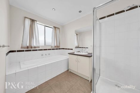 Property photo of 3 Greenaway Terrace Cranbourne East VIC 3977
