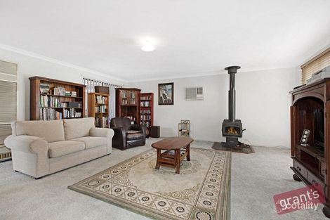 Property photo of 12 Nita Close Narre Warren VIC 3805