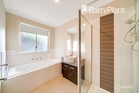 Property photo of 20 Victoria Place Pakenham VIC 3810