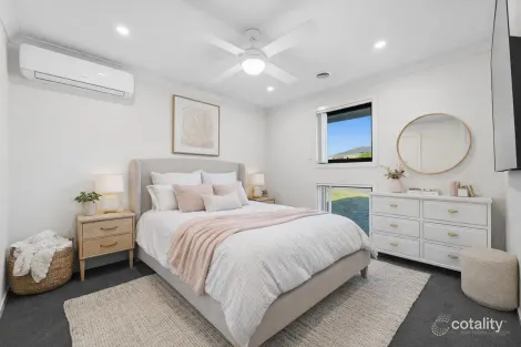 Property photo of 11 Alapont Close Pakenham VIC 3810