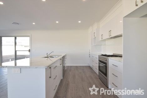 Property photo of 8 Austin Place Eglinton NSW 2795