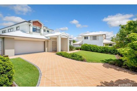 8 Fairway Ct, Mount Ommaney, QLD 4074