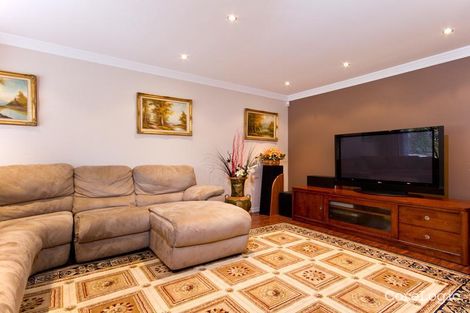 Property photo of 16 Huxley Crescent Endeavour Hills VIC 3802