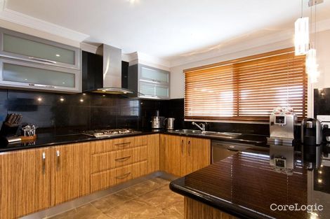 Property photo of 16 Huxley Crescent Endeavour Hills VIC 3802