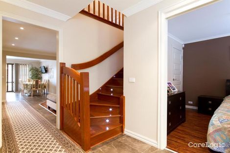 Property photo of 16 Huxley Crescent Endeavour Hills VIC 3802