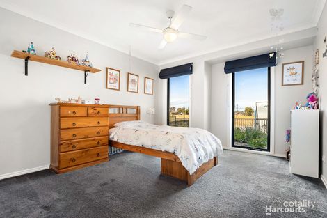 Property photo of 128 Webster Way Pakenham VIC 3810