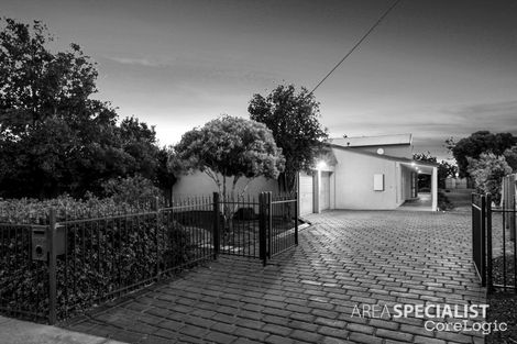 Property photo of 43 Stewart Crescent Rockbank VIC 3335
