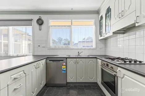 Property photo of 10 Heather Grove Traralgon VIC 3844