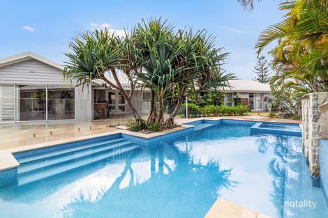 15 Timana Ave, Mermaid Waters, QLD 4218