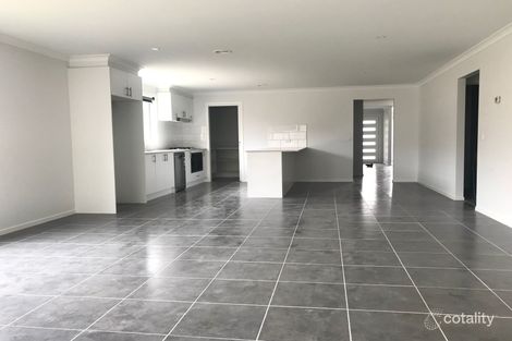 Property photo of 18 Jarrod Drive Pakenham VIC 3810