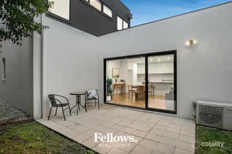 Property photo of 2/17 Rheanva Street Berwick VIC 3806
