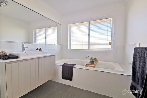 Property photo of 122 Webcke Crescent Kleinton QLD 4352