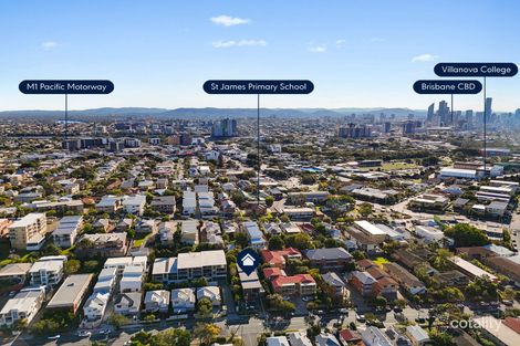 Property photo of 2/90 Pembroke Road Coorparoo QLD 4151