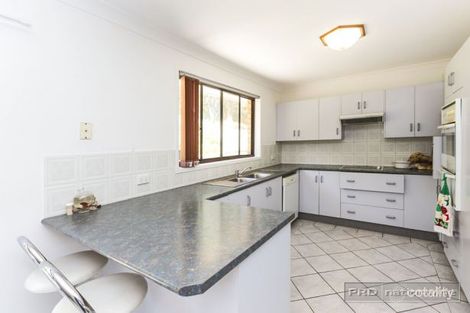Property photo of 33 Broughton Way Lakelands NSW 2282
