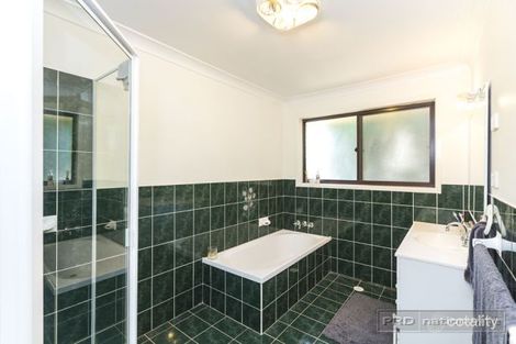 Property photo of 33 Broughton Way Lakelands NSW 2282