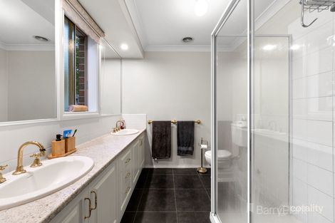 Property photo of 47 Fallingwater Drive Pakenham VIC 3810