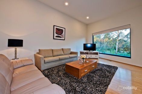 Property photo of 18 Aviary Grove Thornbury VIC 3071