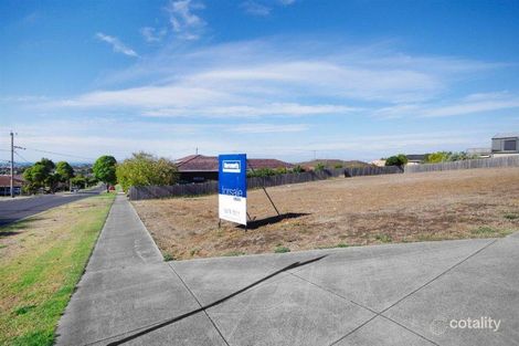 Property photo of 1 Hillbank Close Hamlyn Heights VIC 3215