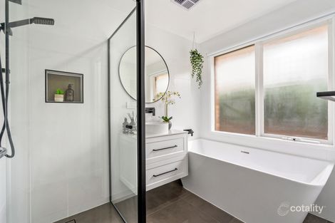 Property photo of 10 Fleming Court Oakleigh South VIC 3167