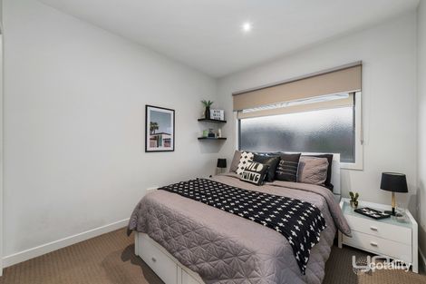 Property photo of 36 Warner Way Caroline Springs VIC 3023