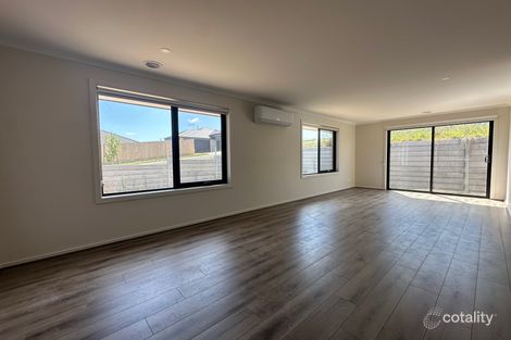 Property photo of 2 Silvertop Street Lucknow VIC 3875