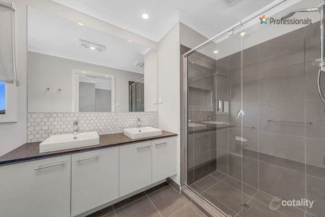 Property photo of 6 Bellview Drive Rockbank VIC 3335