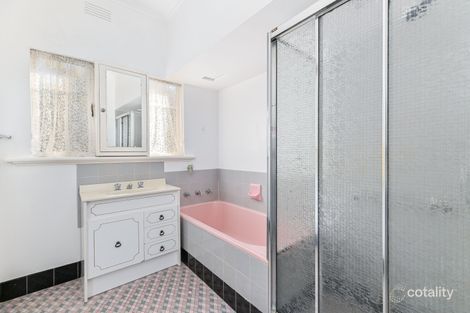 Property photo of 17 Winbourne Road Mount Waverley VIC 3149