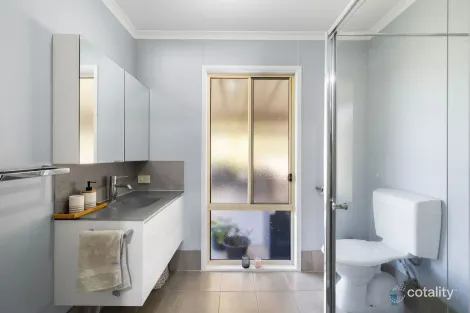 Property photo of 1/72 Coronation Avenue Bright VIC 3741