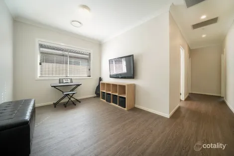 Property photo of 21 Doolan Crescent Harrington Park NSW 2567