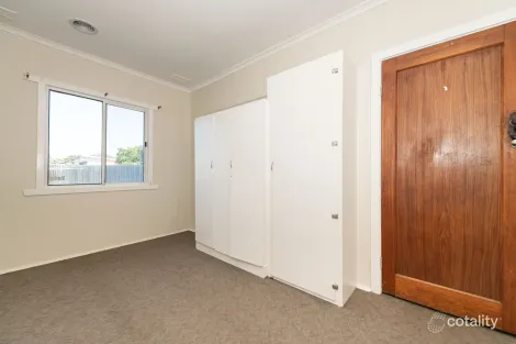 Property photo of 40 Kanooka Grove Doveton VIC 3177