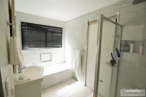 Property photo of 11 Highland Grove Kensington Grove QLD 4341
