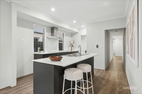 Property photo of 34 Karreen Way South Guildford WA 6055