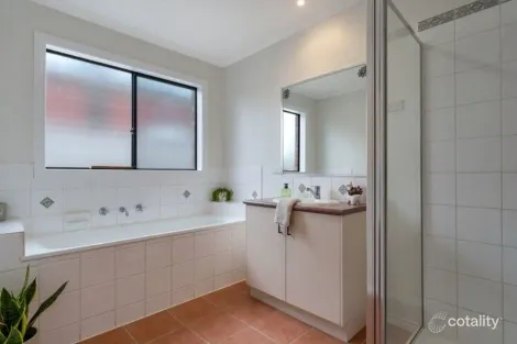 Property photo of 24 Stoneleigh Place Craigieburn VIC 3064