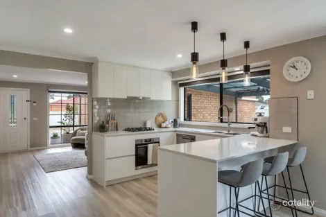 Property photo of 24 Stoneleigh Place Craigieburn VIC 3064