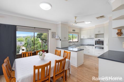 Property photo of 80 Simkin Crescent Kooringal NSW 2650