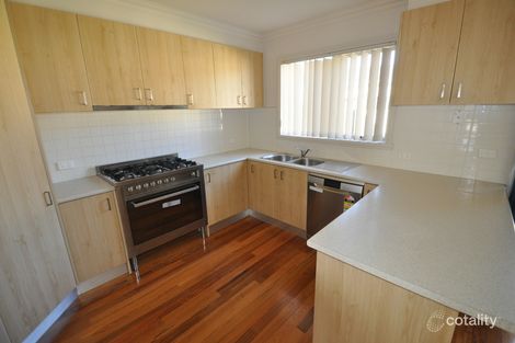Property photo of 2/99 Thames Boulevard Werribee VIC 3030