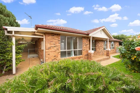 2/12 Bourkelands Dr, Bourkelands, NSW 2650