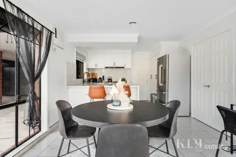 Property photo of 28 Reading Close Roxburgh Park VIC 3064