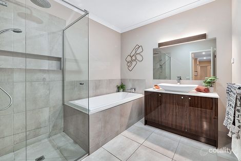 Property photo of 33 Springbrook Drive Clyde North VIC 3978